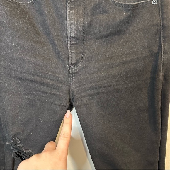Abercrombie & Fitch Ultra High-Rise Super Skinny Ankle Ripped Black Jeans Size 2 - Picture 3 of 8